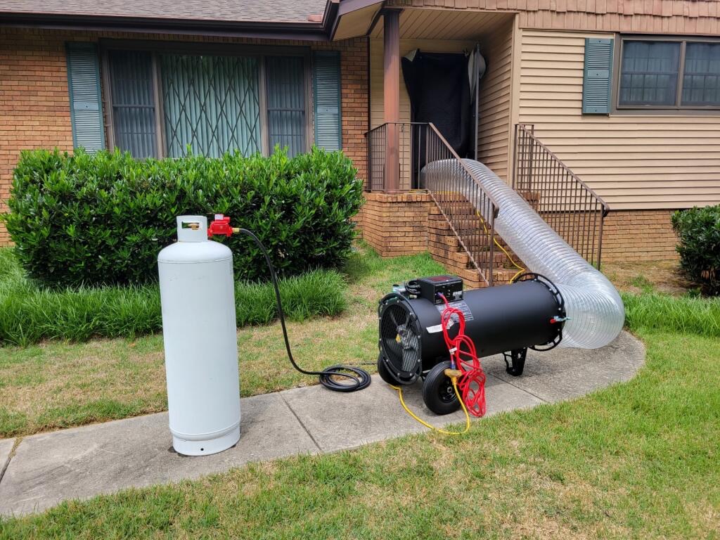 Heat treatment equipment set up outside a home as an alternative to repeated spray visits